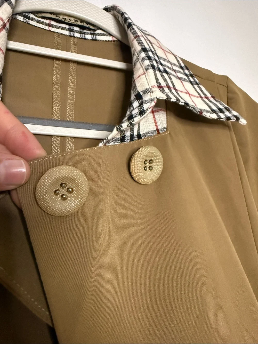 Vintage Burberry Tan Trench Coat with Classic Check Lining - Picture 10 of 10